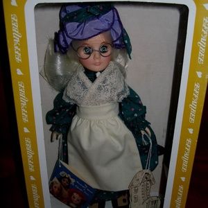 Effanbee Vintage Storybook Collection Old Women in the shoe 11" Doll in box 1985